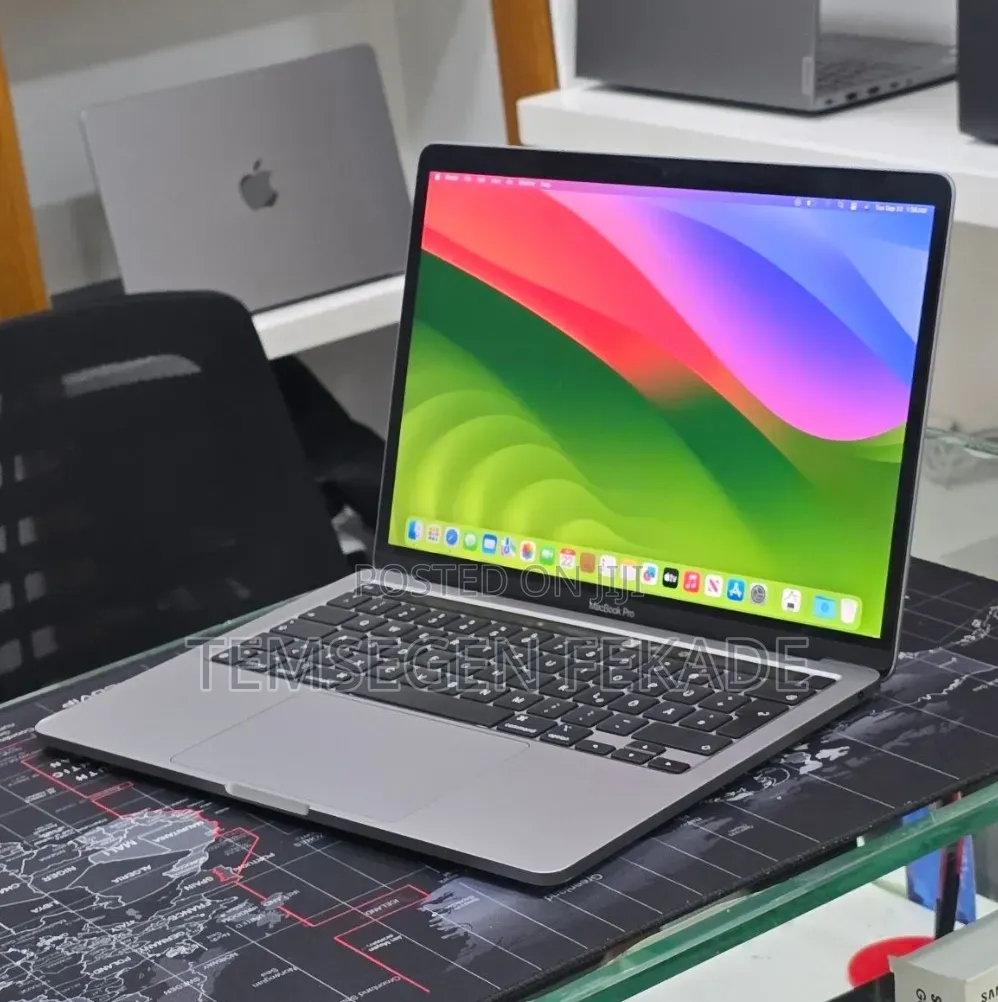 New Laptop Apple MacBook Pro 2020 M1 8GB Apple M1 Pro SSD 256GB