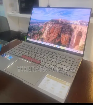 New Laptop Asus Zenbook 14 16GB Intel Core i7 SSD 512GB