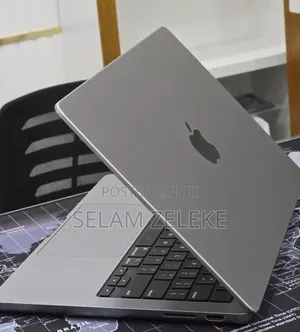New Laptop Apple MacBook Pro 2023 M3 8GB Apple M3 Pro SSD 512GB