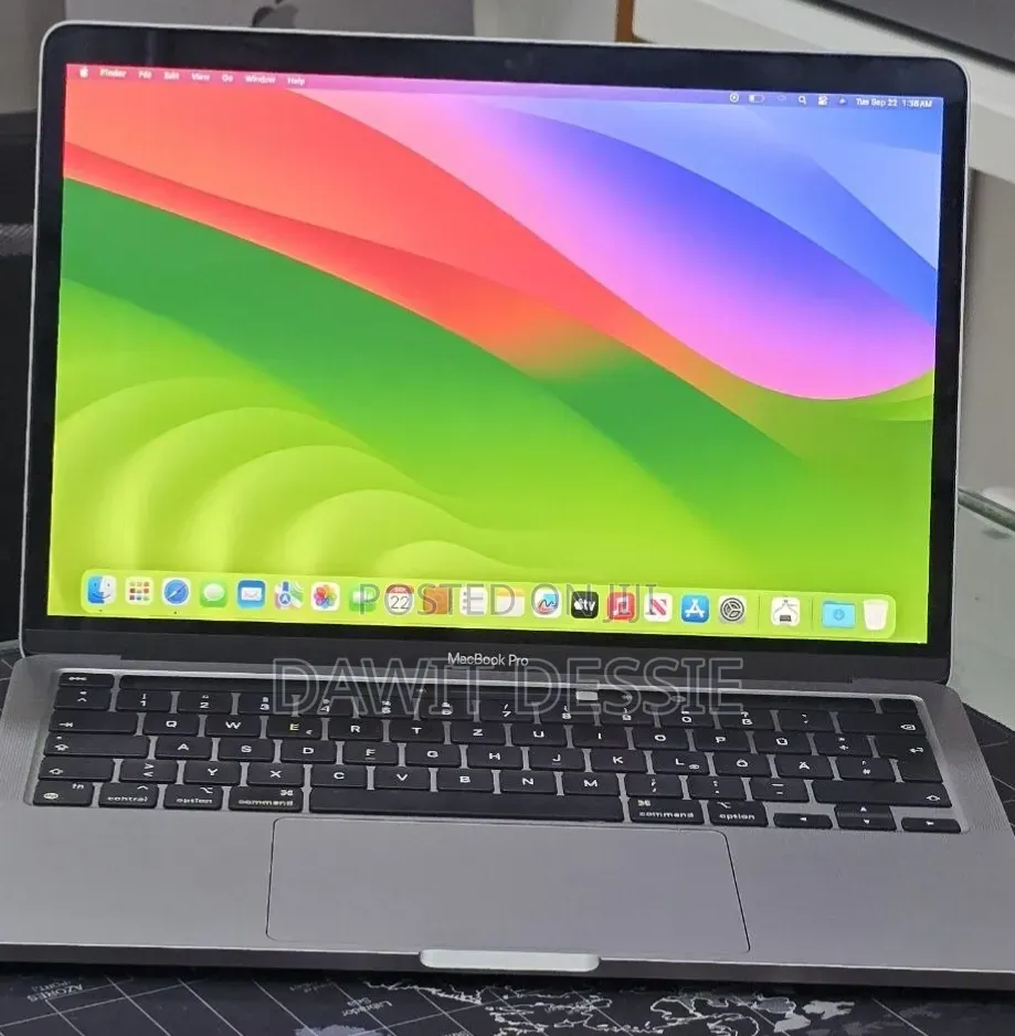 New Laptop Apple MacBook Pro 2020 M1 8GB Apple M1 Pro SSD 256GB
