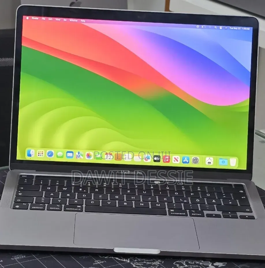 New Laptop Apple MacBook Pro 2020 M1 8GB Apple M1 Pro SSD 256GB