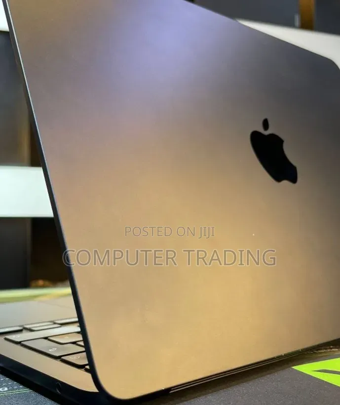 New Laptop Apple MacBook Air 2022 M2 8GB Intel Core i5 SSD 512GB