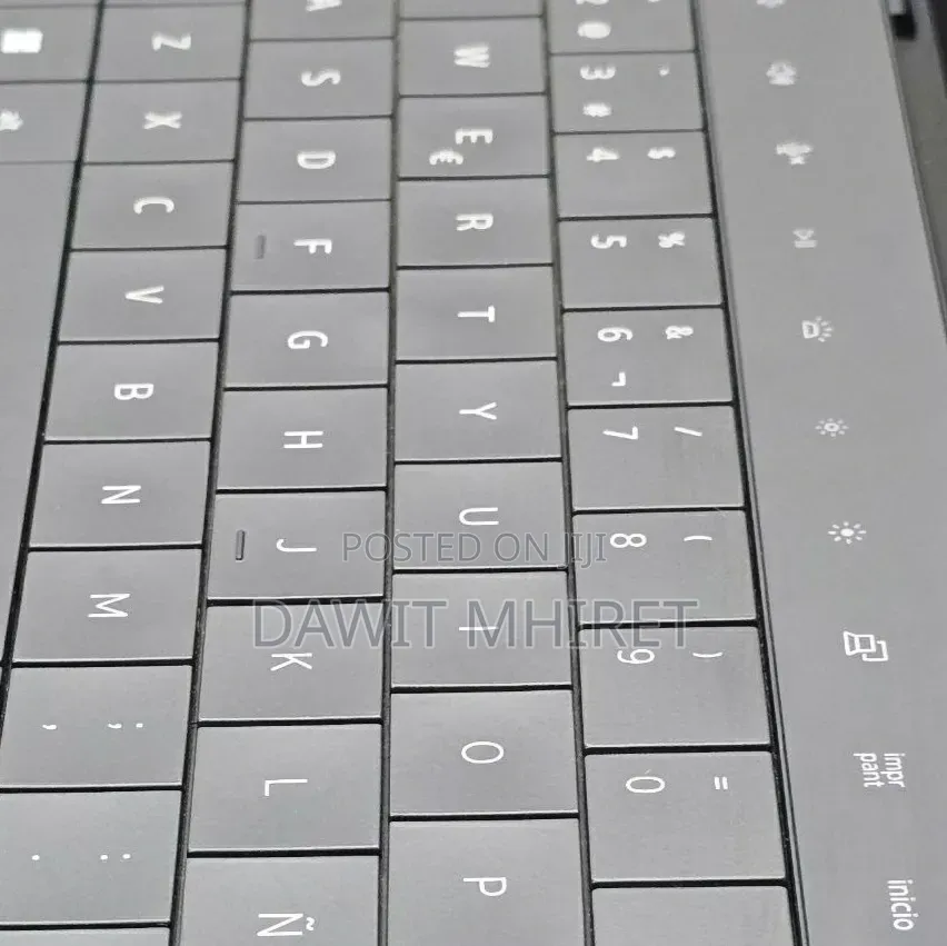 New Laptop Dell XPS 12 9250 16GB Intel Core i7 SSD 512GB