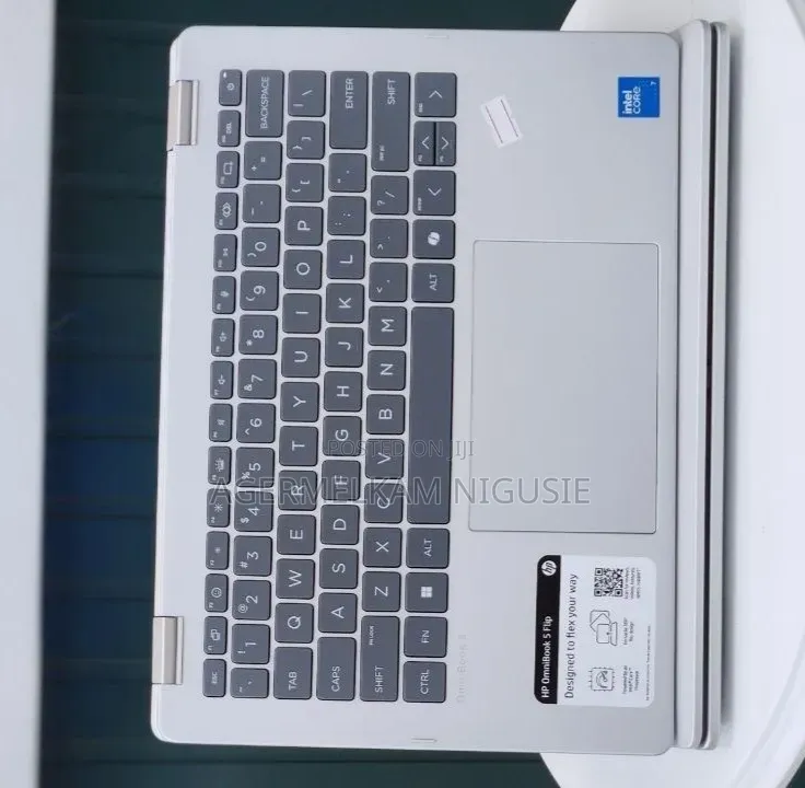 New Laptop HP OmniBook 5 Flip 16GB Intel Core i7 SSD 512GB
