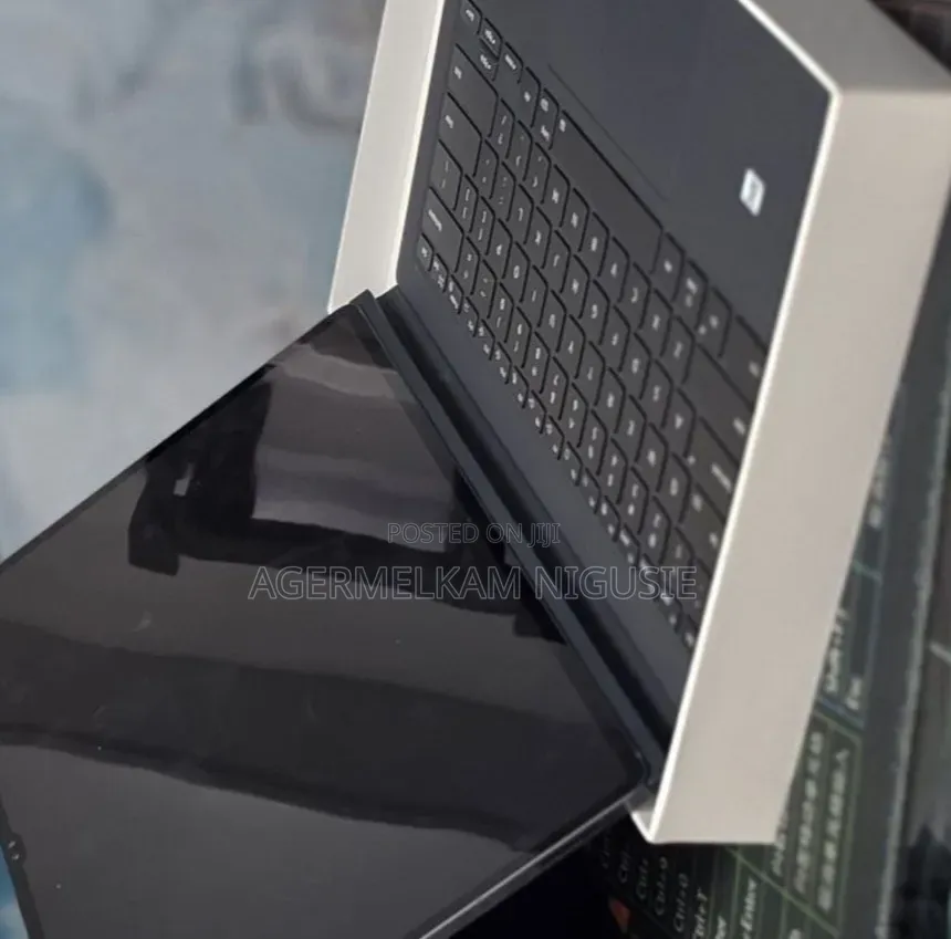 New Laptop Samsung Galaxy Book4 16GB Intel Core i5 SSD 512GB