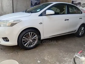 Toyota Yaris L Hatchback 3dr 2015 White