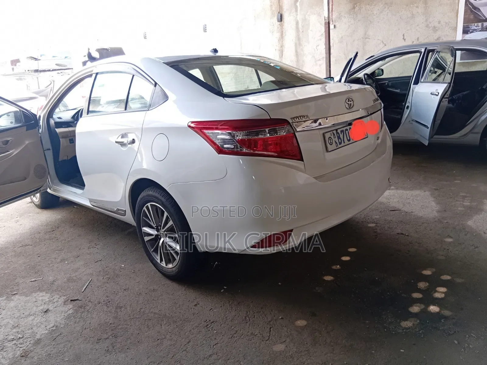 Toyota Yaris L Hatchback 3dr 2015 White