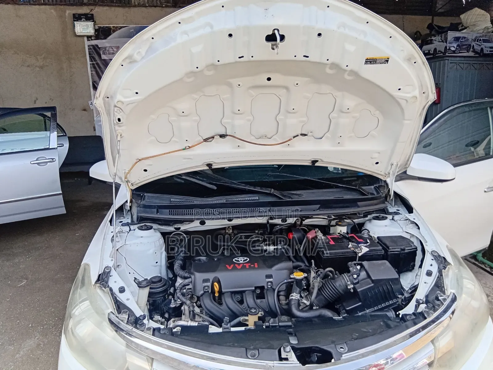 Toyota Yaris L Hatchback 3dr 2015 White