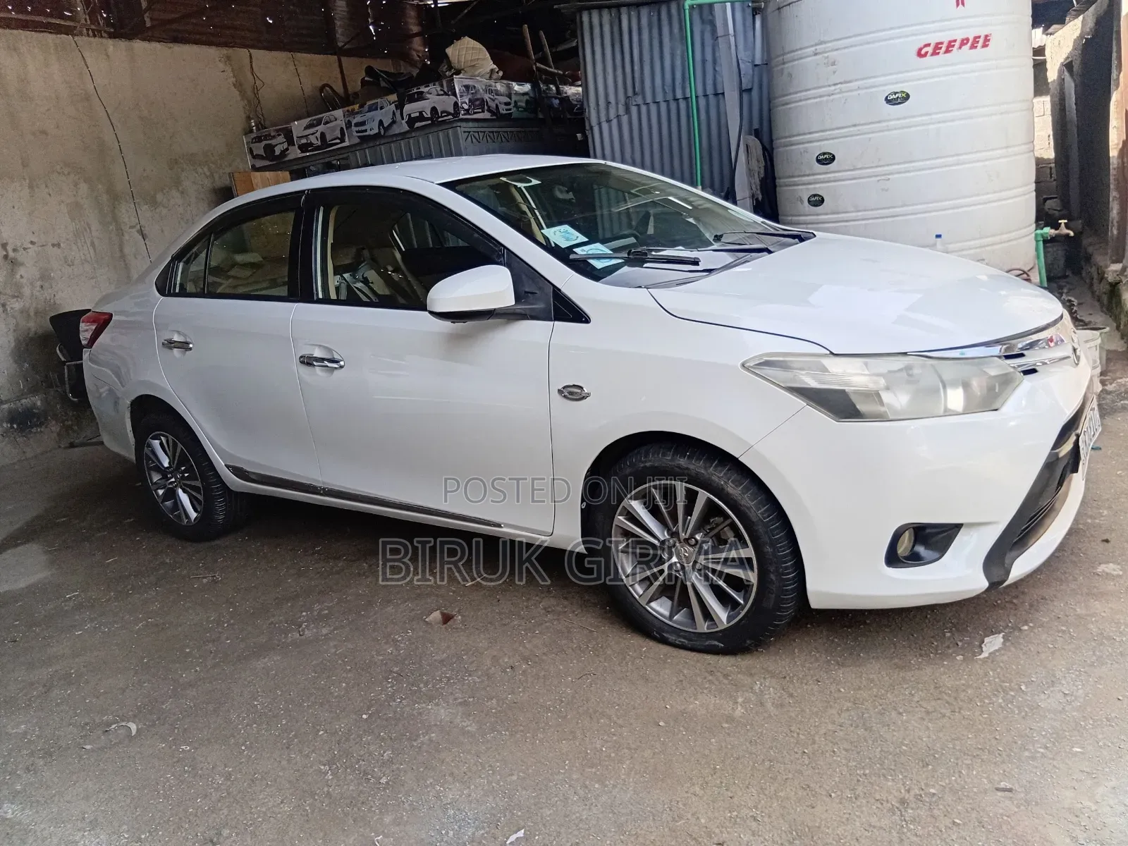 Toyota Yaris L Hatchback 3dr 2015 White