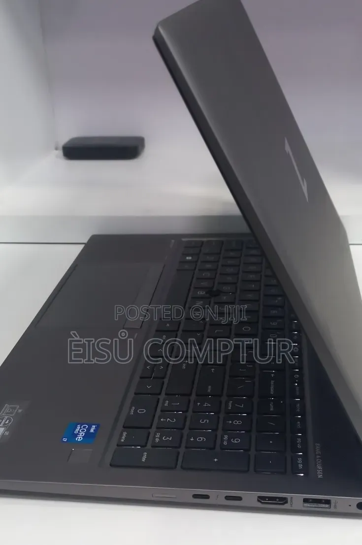 New Laptop HP ZBook Studio G8 16GB Intel Core i7 SSD 512GB