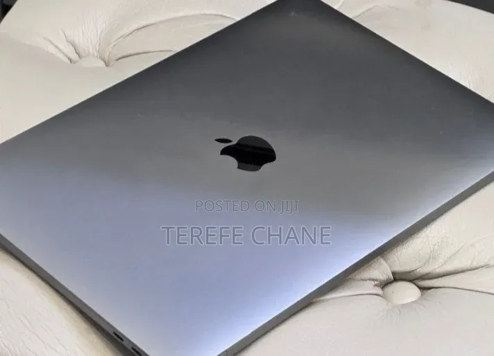 New Laptop Apple MacBook Pro 2019 16GB Intel Core i7 SSD 512GB