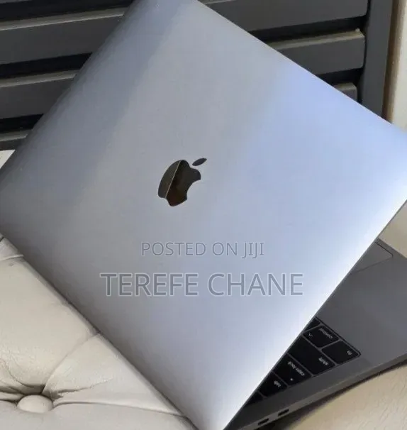 New Laptop Apple MacBook Pro 2019 16GB Intel Core i7 SSD 512GB