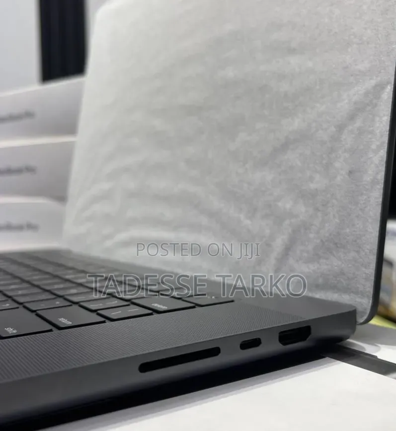 New Laptop Apple MacBook Pro 2024 M4 Max 48GB Apple M4 Max SSD 2T