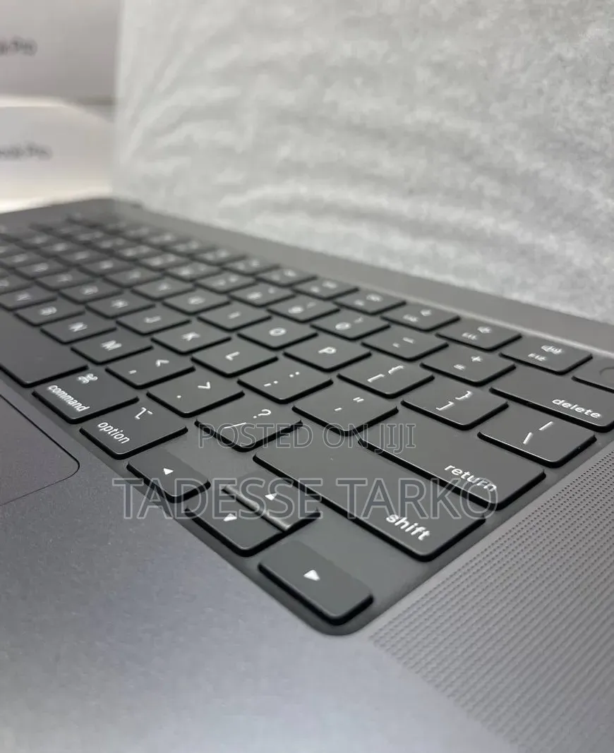 New Laptop Apple MacBook Pro 2024 M4 Max 48GB Apple M4 Max SSD 2T