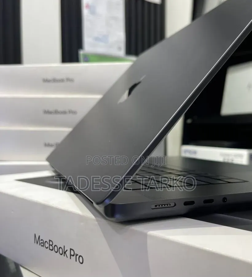 New Laptop Apple MacBook Pro 2024 M4 Max 48GB Apple M4 Max SSD 2T
