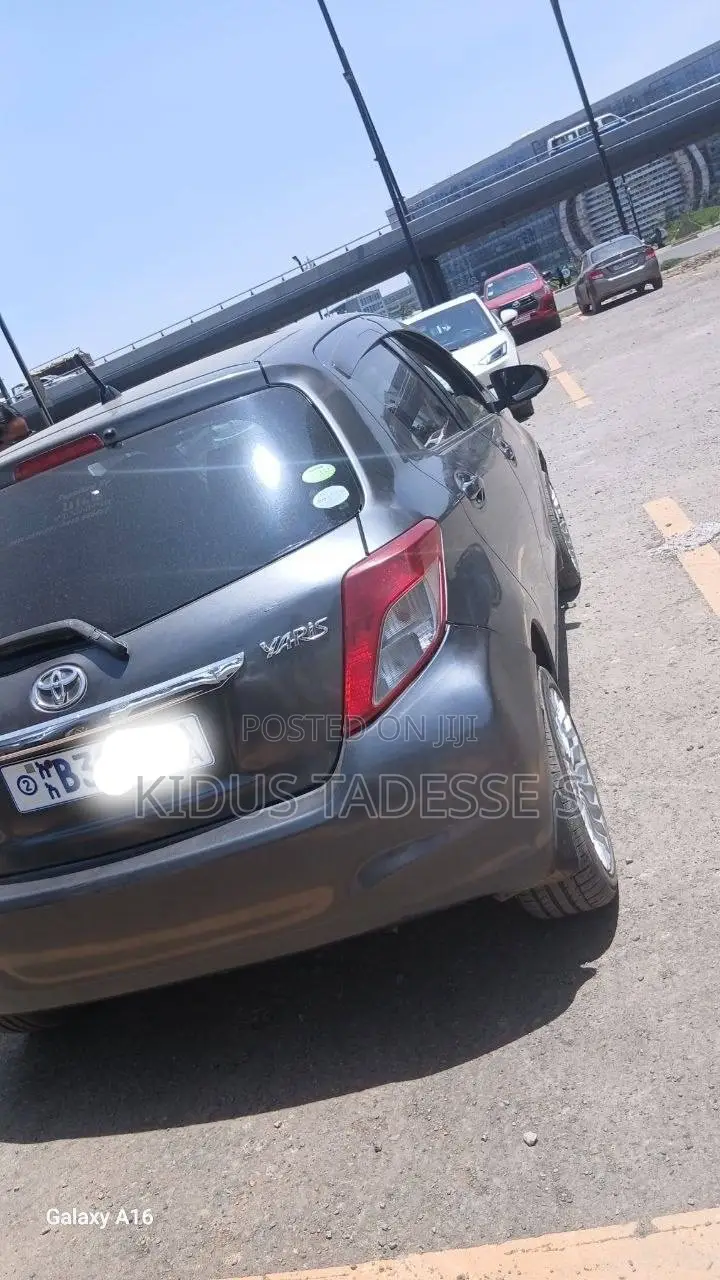Toyota Yaris 2012 Black