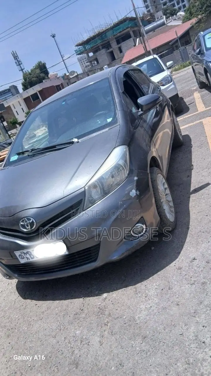 Toyota Yaris 2012 Black