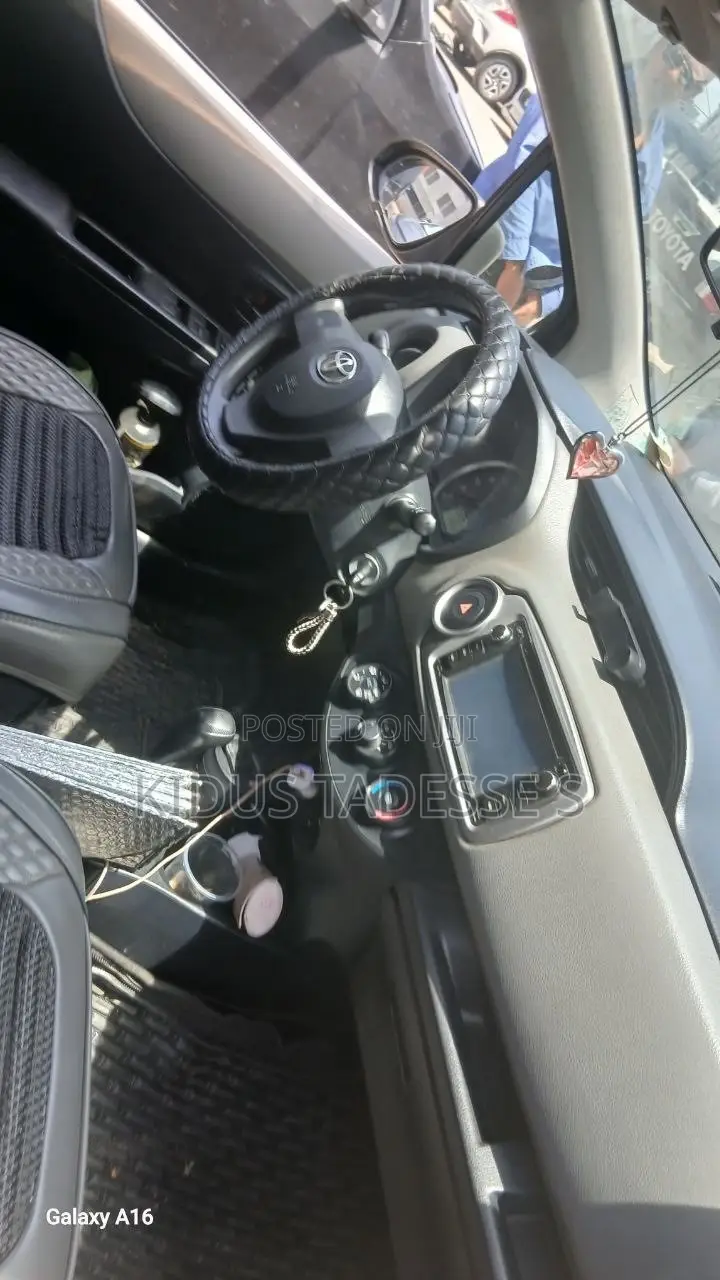 Toyota Yaris 2012 Black