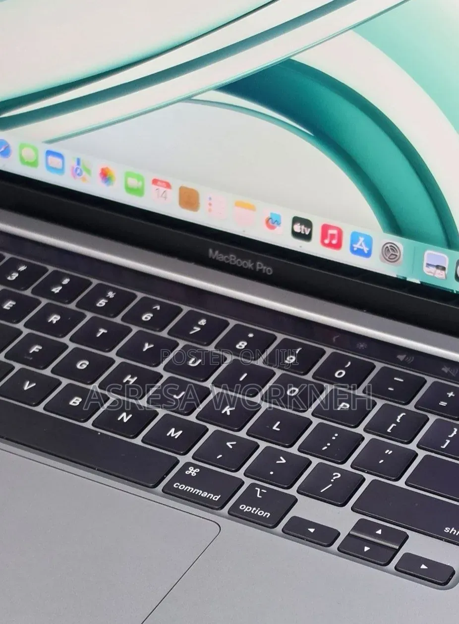 New Laptop Apple MacBook Pro 2022 M2 8GB Apple M2 SSD 256GB