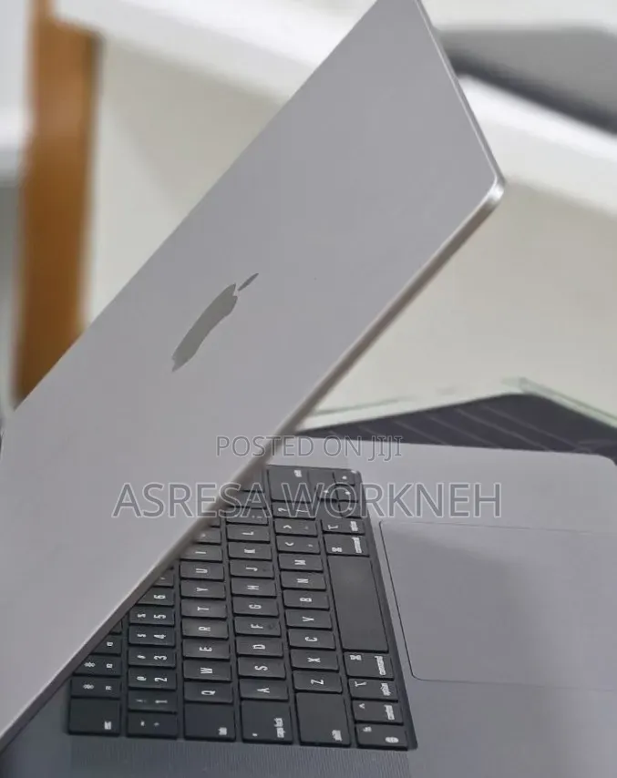 New Laptop Apple MacBook Pro 2023 M2 16GB Apple M2 SSD 512GB