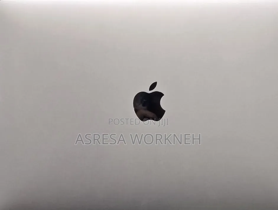 New Laptop Apple MacBook Pro 2020 8GB Apple M1 Pro SSD 512GB
