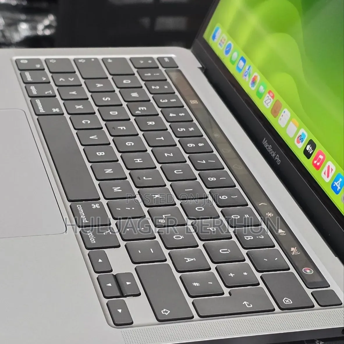 New Laptop Apple MacBook Pro 2020 M1 8GB Apple M1 SSD 256GB