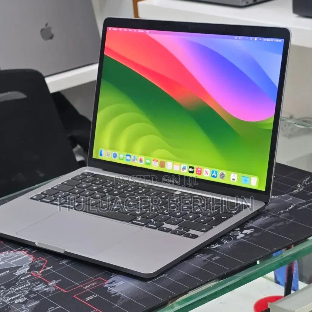 New Laptop Apple MacBook Pro 2020 M1 8GB Apple M1 SSD 256GB