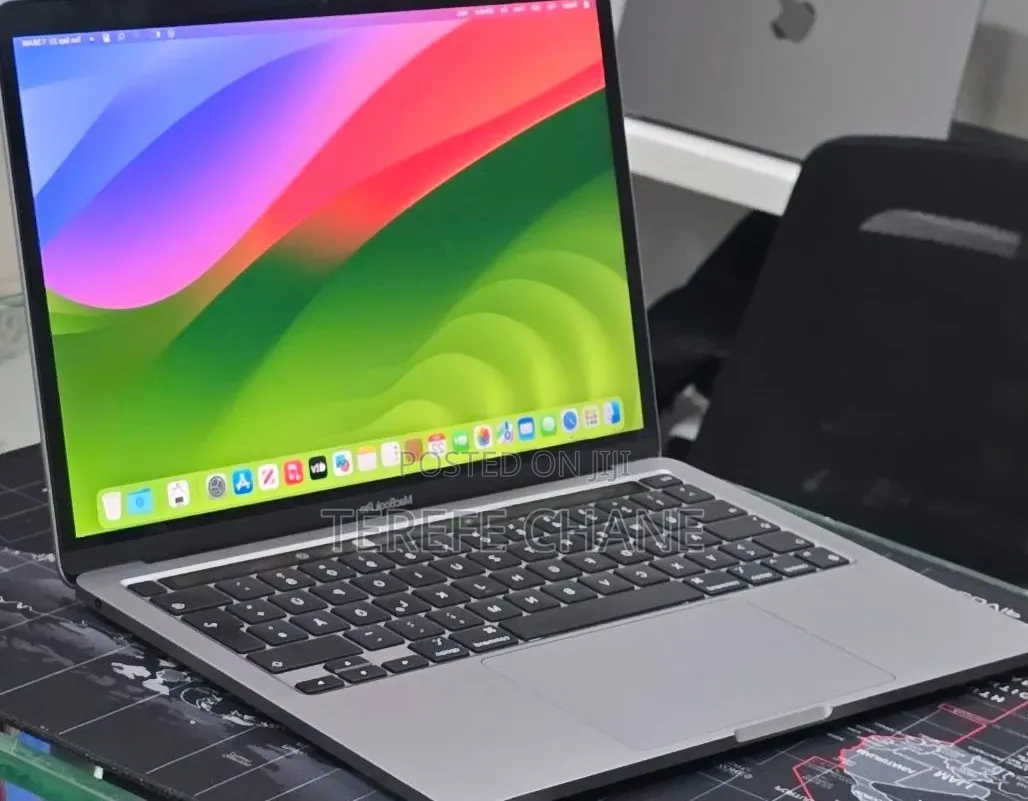 New Laptop Apple MacBook Pro 2020 M1 8GB Apple M1 Pro SSD 256GB