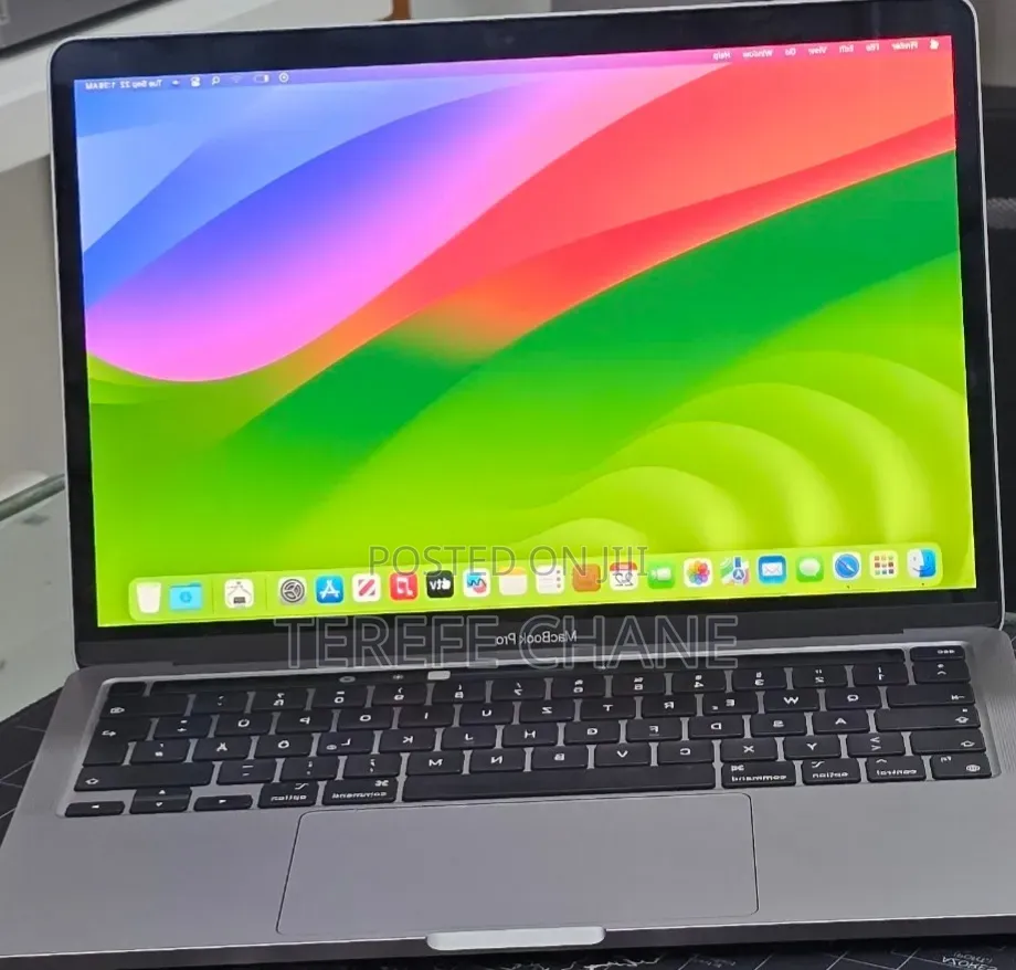 New Laptop Apple MacBook Pro 2020 M1 8GB Apple M1 Pro SSD 256GB