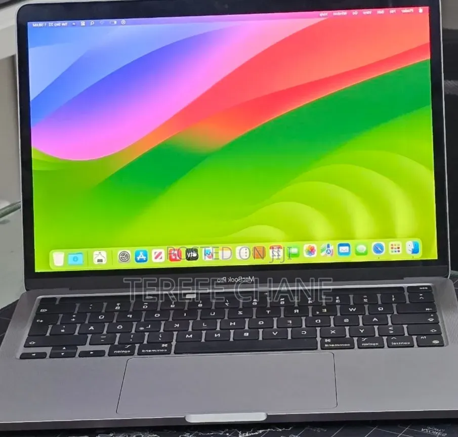 New Laptop Apple MacBook Pro 2020 M1 8GB Apple M1 Pro SSD 256GB