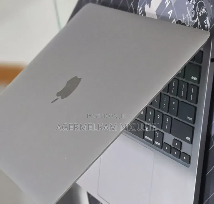 New Laptop Apple MacBook Air 2022 M2 16GB Intel Core i7 SSD 512GB