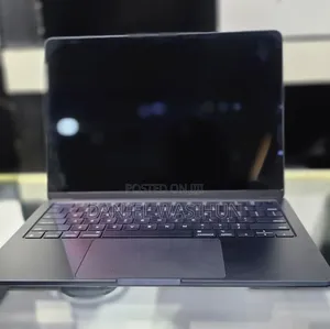 New Laptop Apple MacBook Air 2024 M3 8GB Intel SSD 256GB