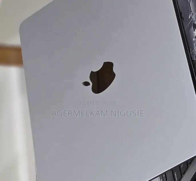 New Laptop Apple MacBook Pro 2022 M2 16GB Intel Core i7 SSD 512GB