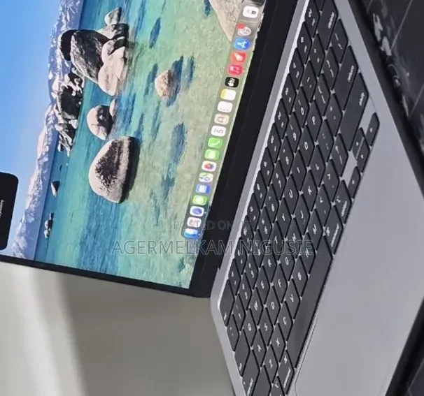 New Laptop Apple MacBook Pro 2022 M2 16GB Intel Core i7 SSD 512GB