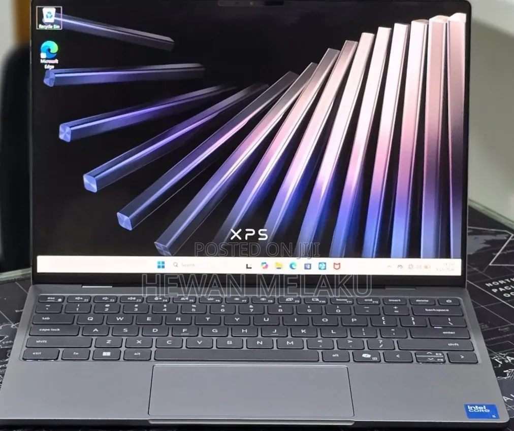 New Laptop Dell XPS 13 8GB Intel Core 5 SSD 512GB