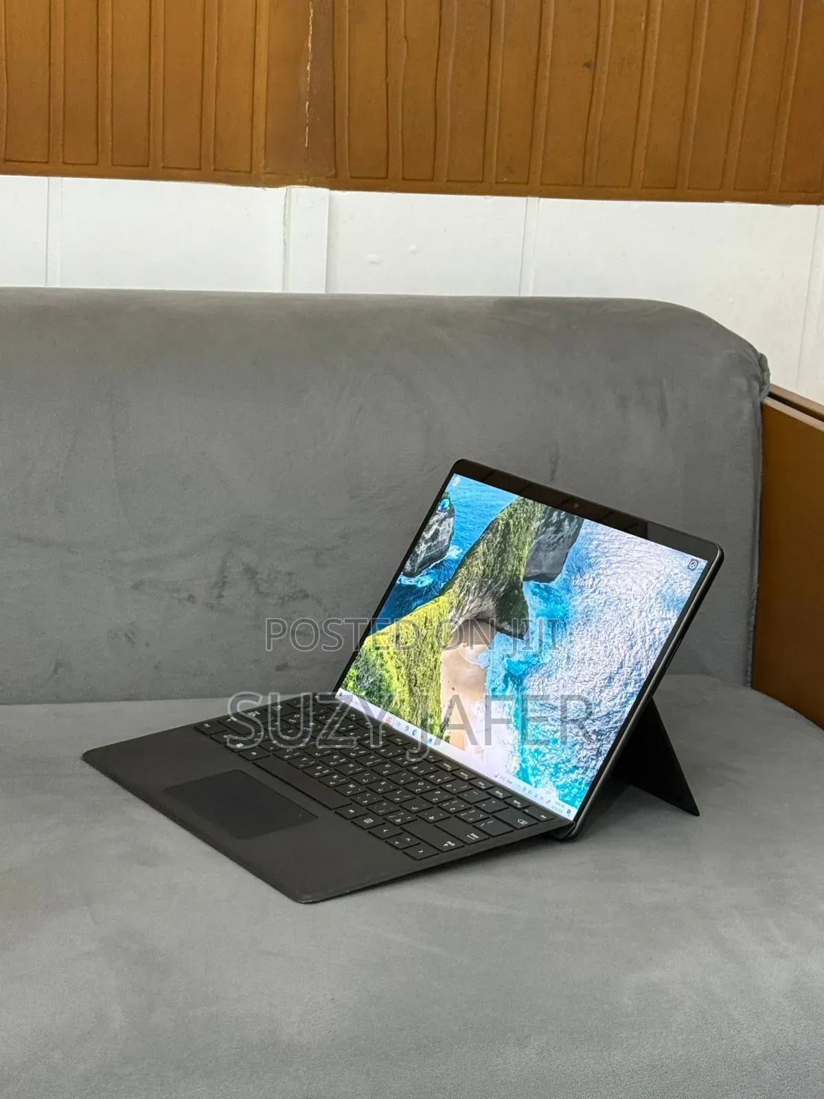New Laptop Microsoft Surface Pro 9 8GB Intel Core i5 SSD 256GB