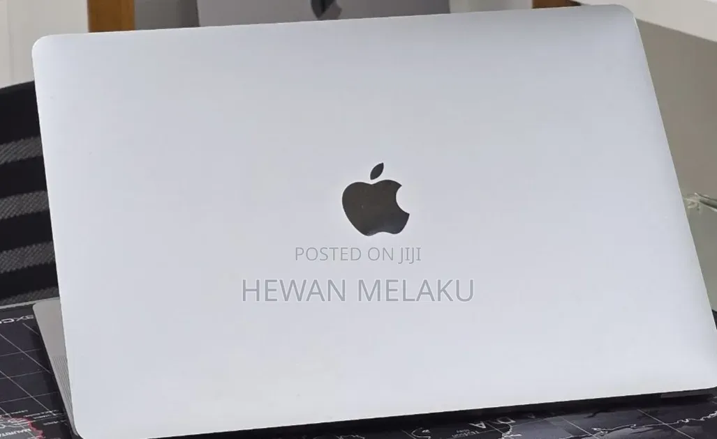 New Laptop Apple MacBook Pro 2020 M1 8GB Apple M1 SSD 256GB