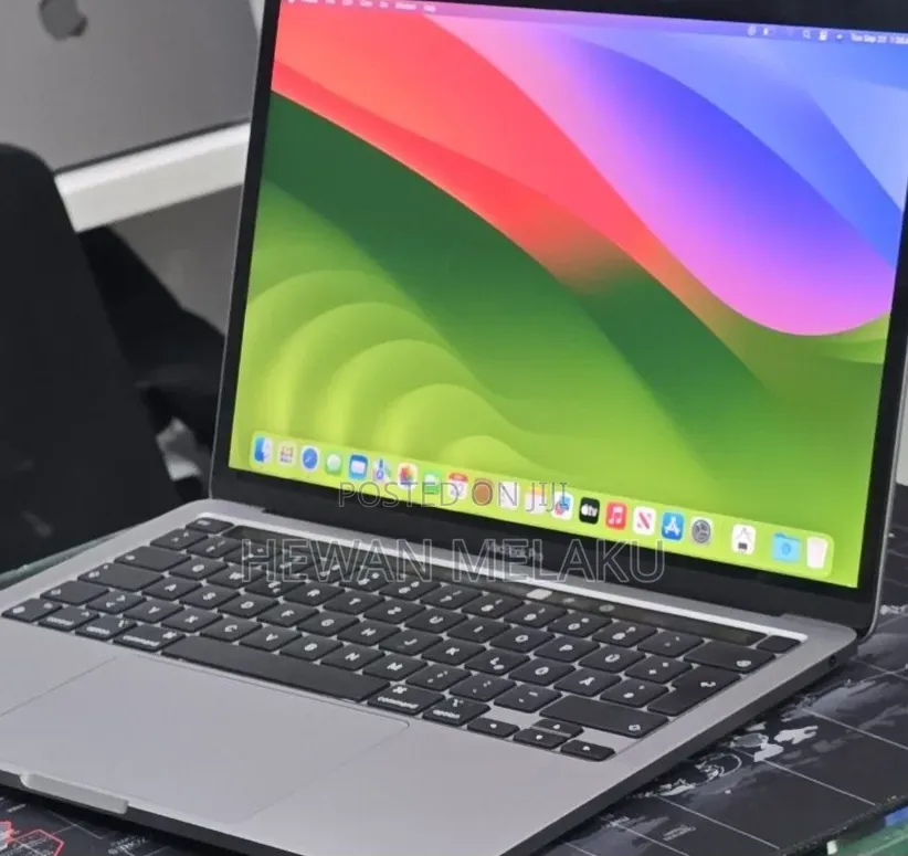 New Laptop Apple MacBook Pro 2020 M1 8GB Apple M1 SSD 256GB