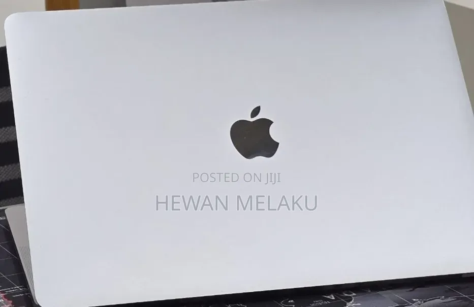 New Laptop Apple MacBook Pro 2020 M1 8GB Apple M1 SSD 256GB