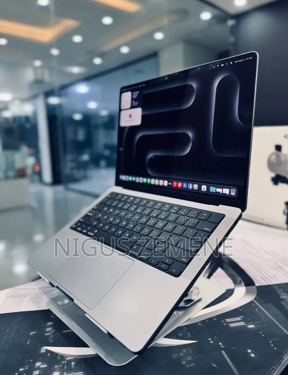 New Laptop Apple MacBook Pro 2021 M1 16GB Intel Core i7 SSD 512GB