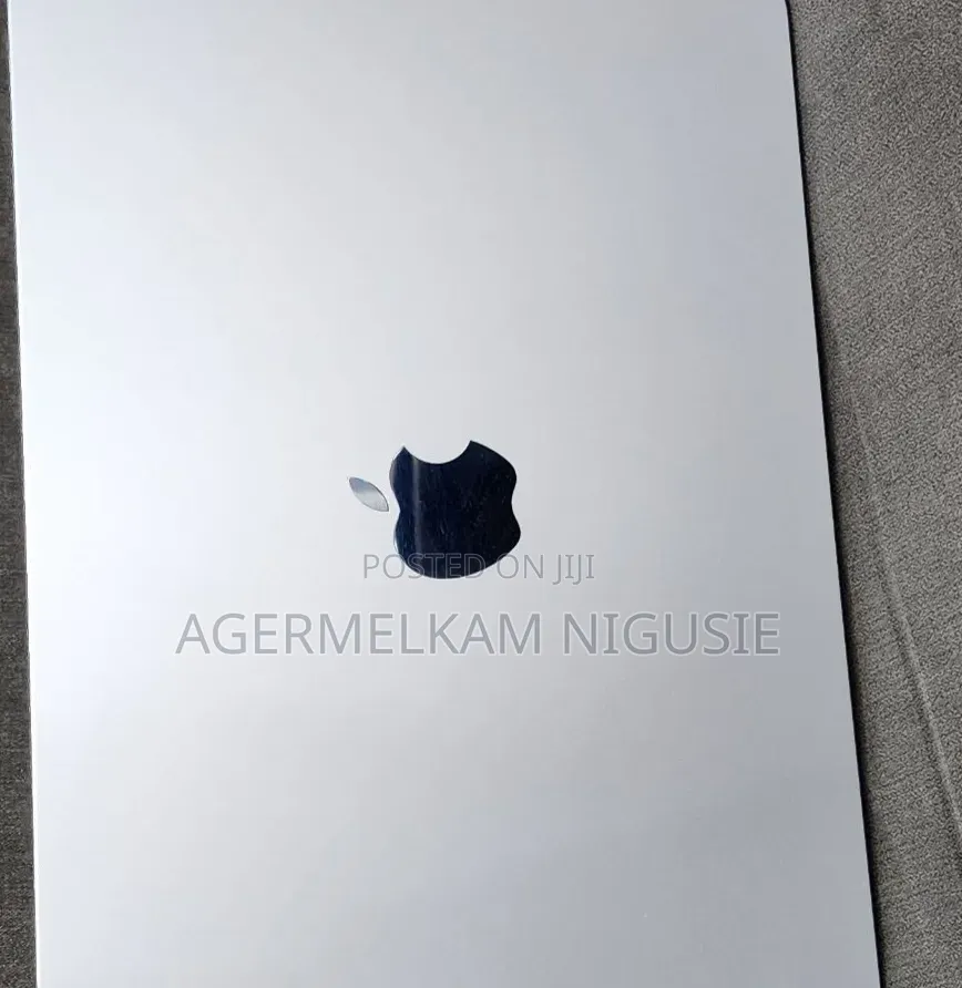 New Laptop Apple MacBook Air 2025 M4 16GB Intel Core i5 SSD 512GB