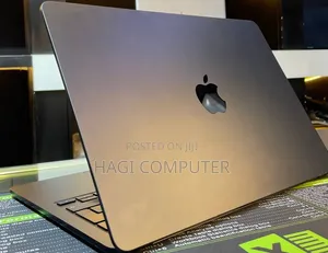 New Laptop Apple MacBook Air 2022 M2 8GB Apple M2 SSD 512GB