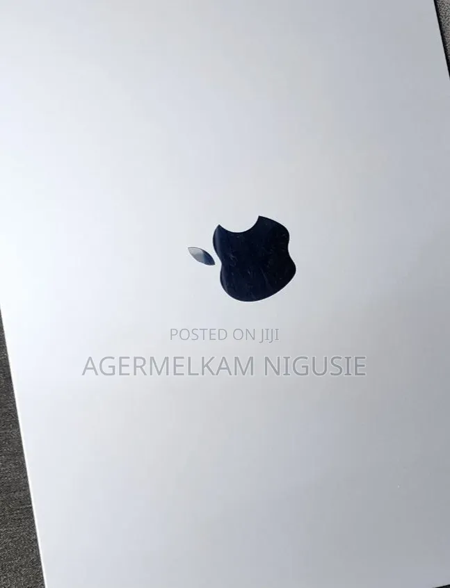 New Laptop Apple MacBook Air 2025 M4 16GB Intel Core i5 SSD 512GB