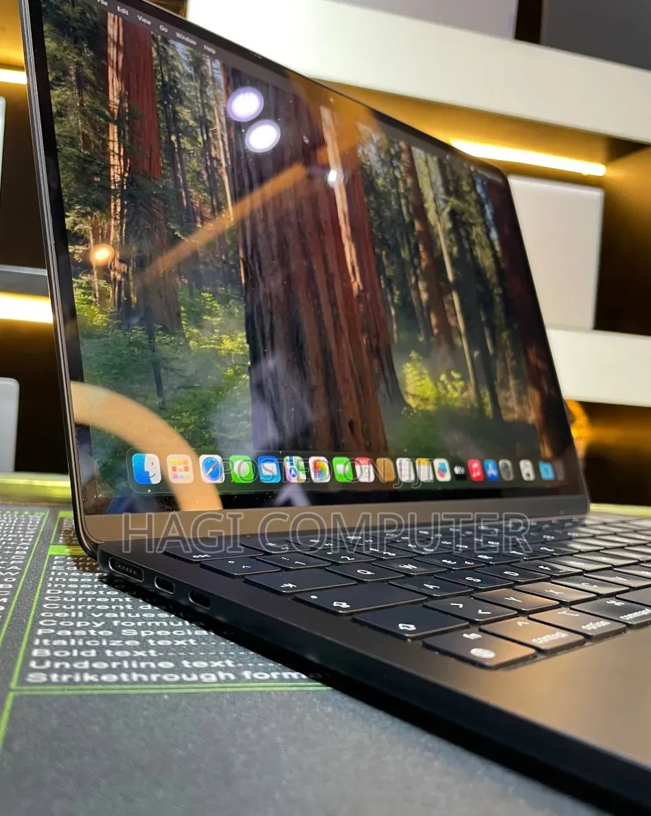 New Laptop Apple MacBook Air 2022 M2 8GB Apple M2 SSD 512GB