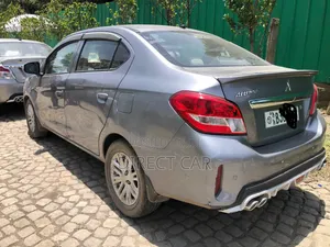 Mitsubishi Attrage 2022 Silver