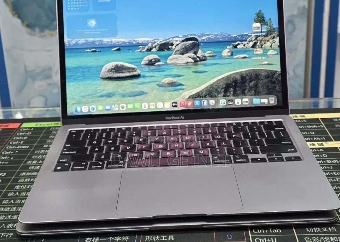 New Laptop Apple MacBook Air 2020 8GB Apple M1 SSD 256GB