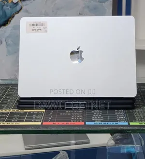 New Laptop Apple MacBook Air 2025 M4 16GB Apple M4 SSD 256GB