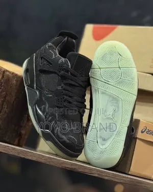Nike Air Jordan 4 Retro X KAWS 'Black/Gray