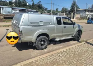 Toyota Hilux 2.5 D-4D 4X4 SRX 2011 Silver