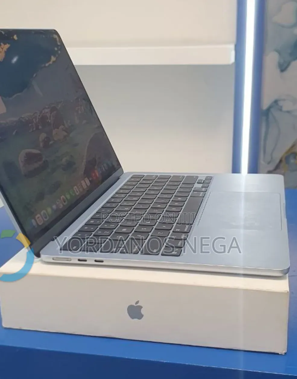 New Laptop Apple MacBook Air 2025 M4 16GB Apple M4 SSD 512GB